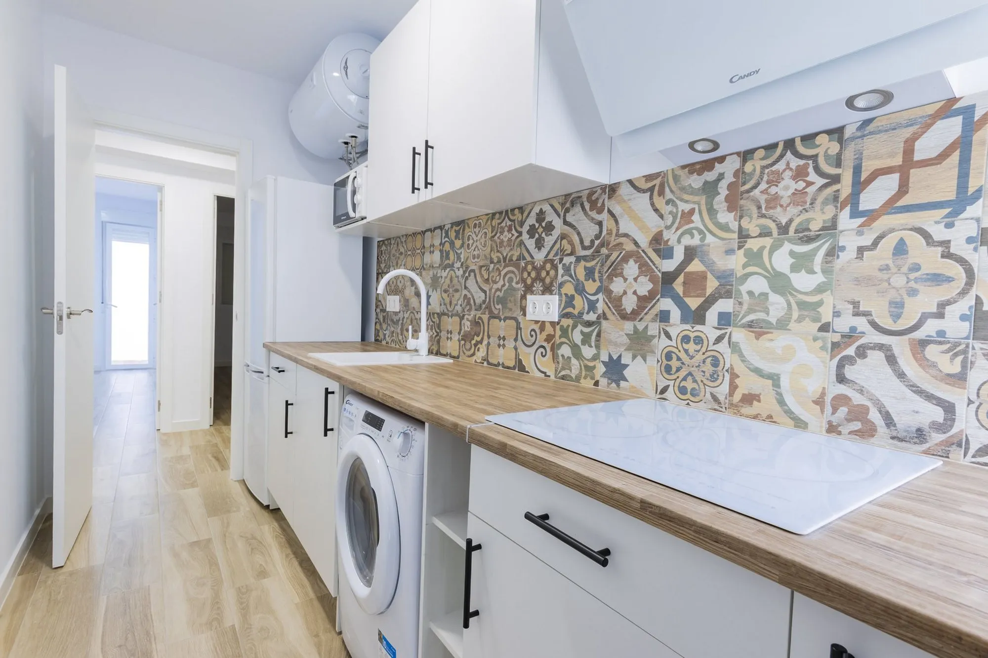 Cocina azulejo hidráulico, piso calle La Palma El Carpio — obra entregada por Stylo 10