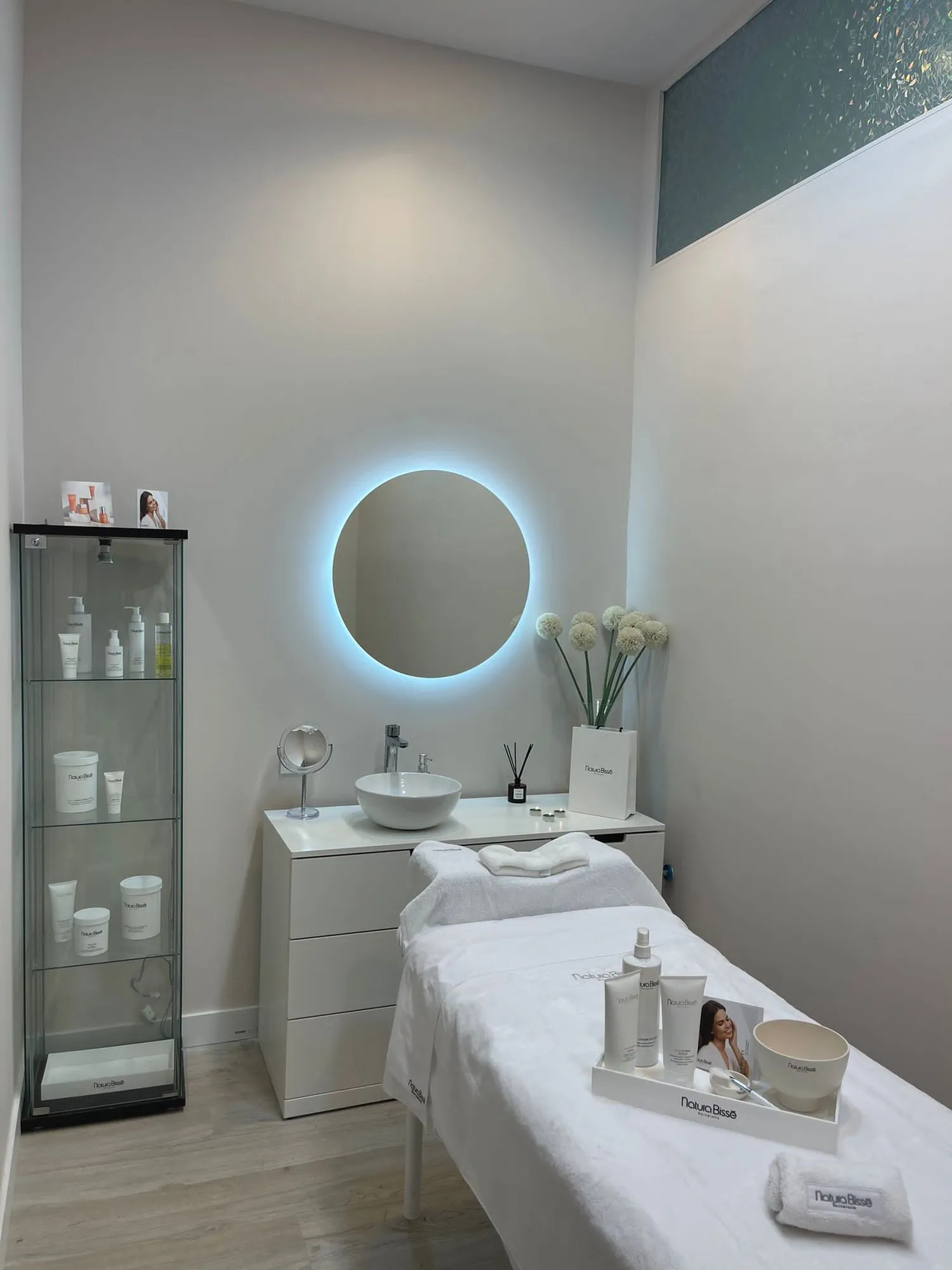 Cabina de tratamiento de un centro de estética reformado por Stylo 10