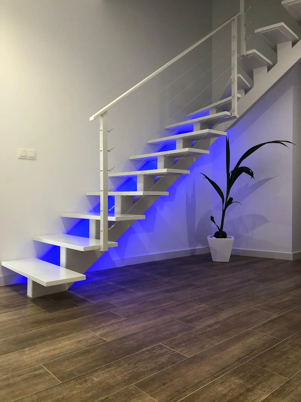 Escalera iluminada, vivienda calle Turiel Bujalance — Stylo 10