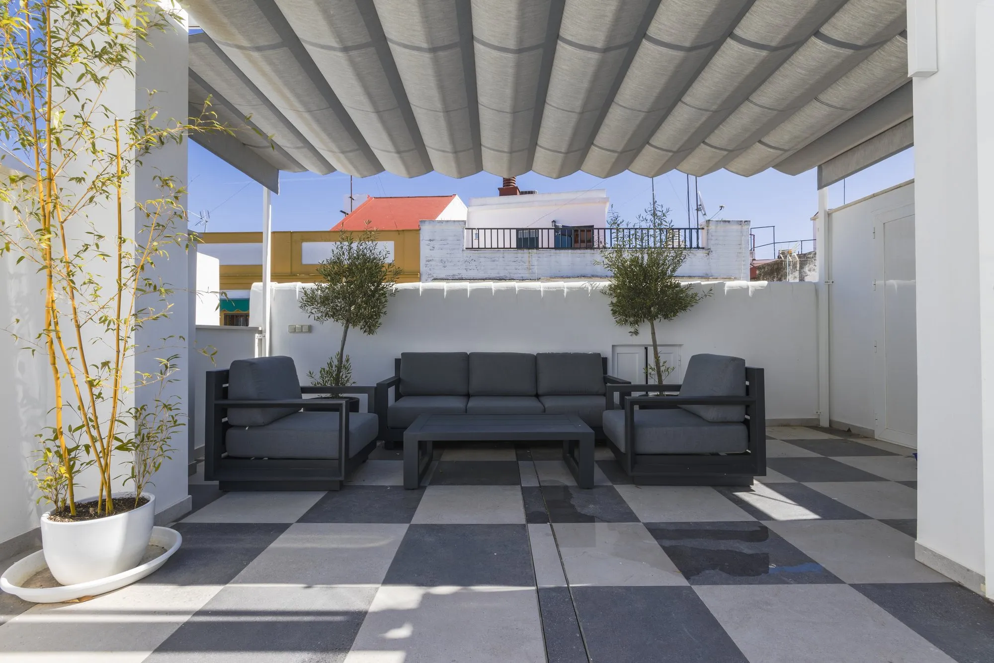 Patio pérgola, casa Bescansa Sevilla — obra entregada por Stylo 10