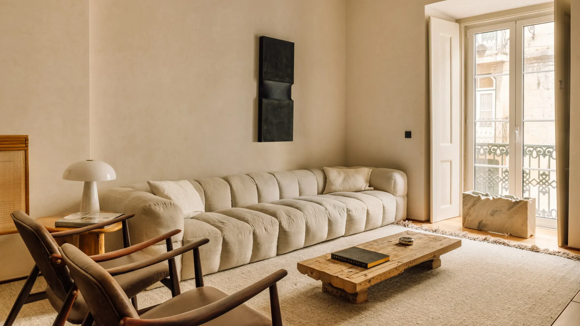 Vivienda reformada llave en mano por Stylo 10, con acabados a medida y luz natural