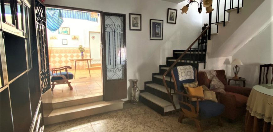 Venta de casas en Bujalance. Amplia casa independiente.