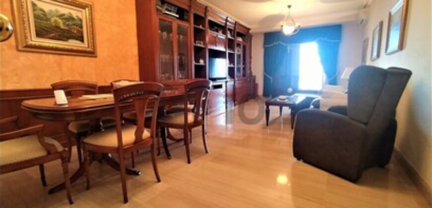 Chalet en venta en Villa Del Río. Vivienda de lujo con piscina.