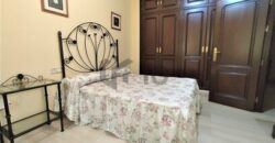 Chalet en venta en Villa Del Río. Vivienda de lujo con piscina.