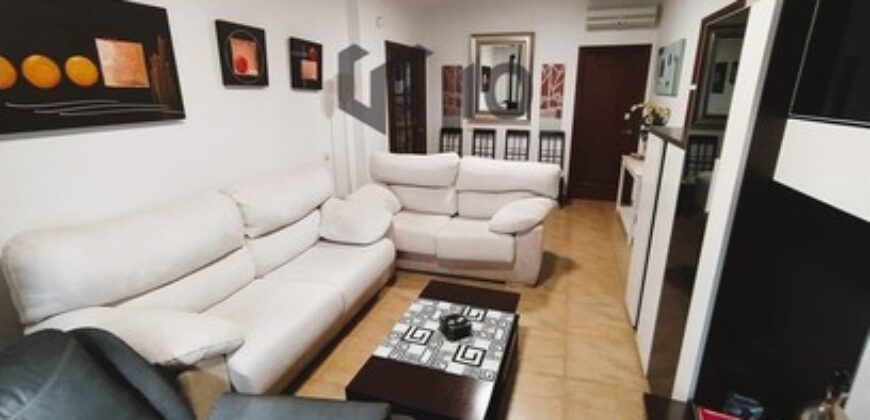 Piso en venta en Villa del Río. Salida a dos calles.