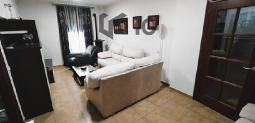 Piso en venta en Villa del Río. Salida a dos calles.